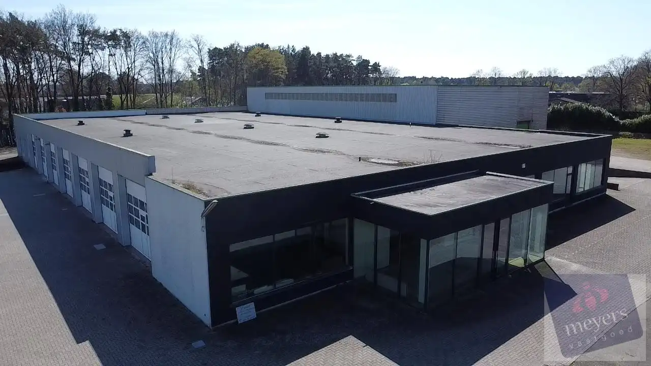 Veelzijdig bedrijfscomplex op ruim perceel van 9.985 m² in Bocholt foto 2