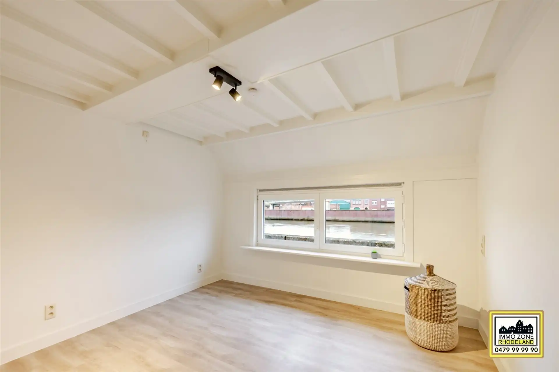 Knappe en uiterst instapklare starterswoning foto 15