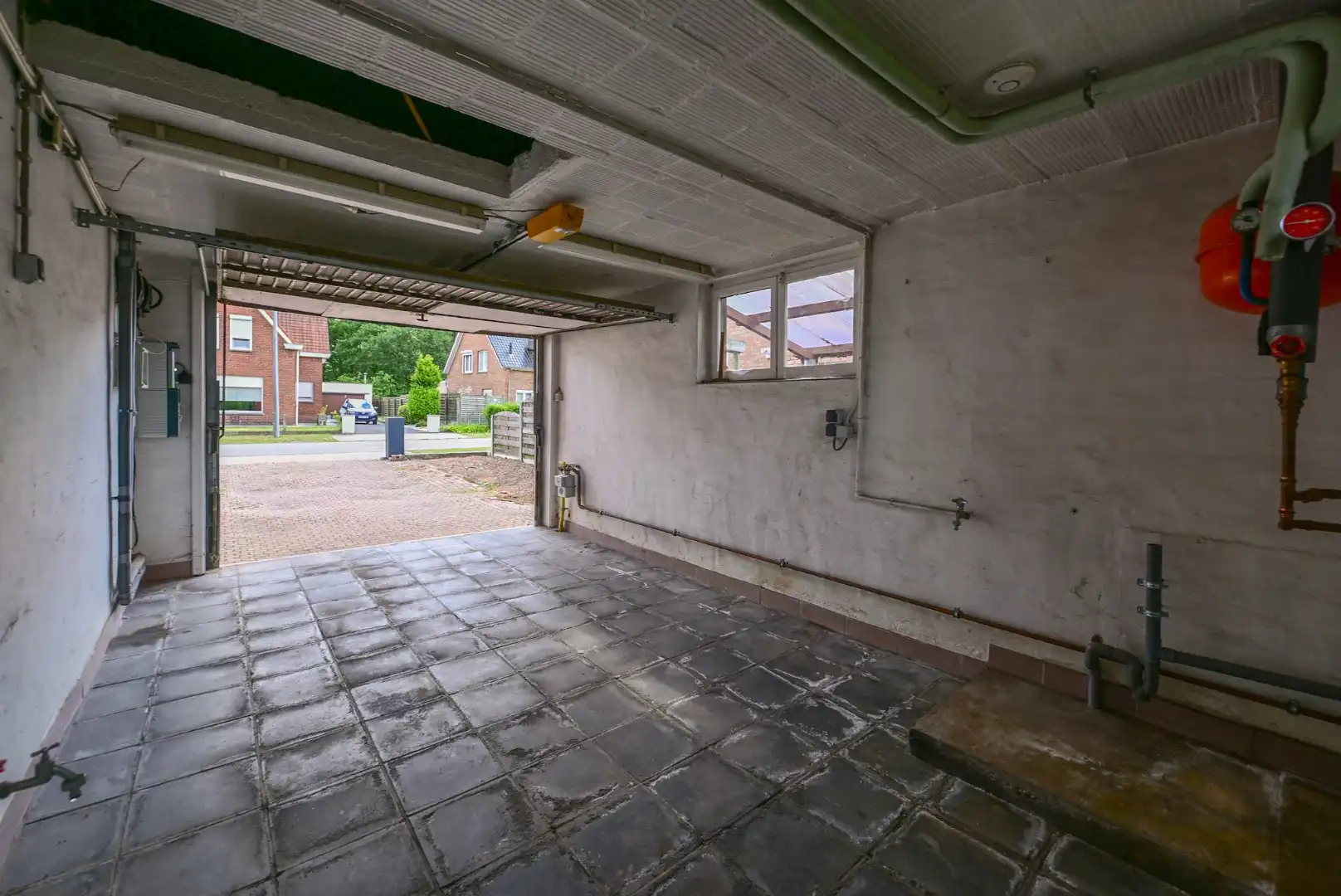 Halfopen bebouwing met 3 slaapkamers en garage op toplocatie foto 15