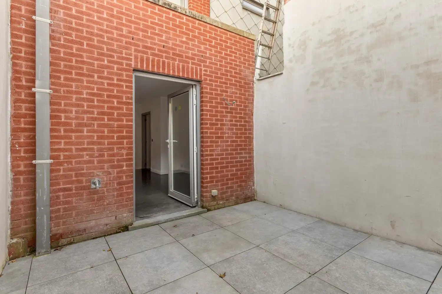 Ruim gelijkvloersappartement met 2 slpk en terras foto 16