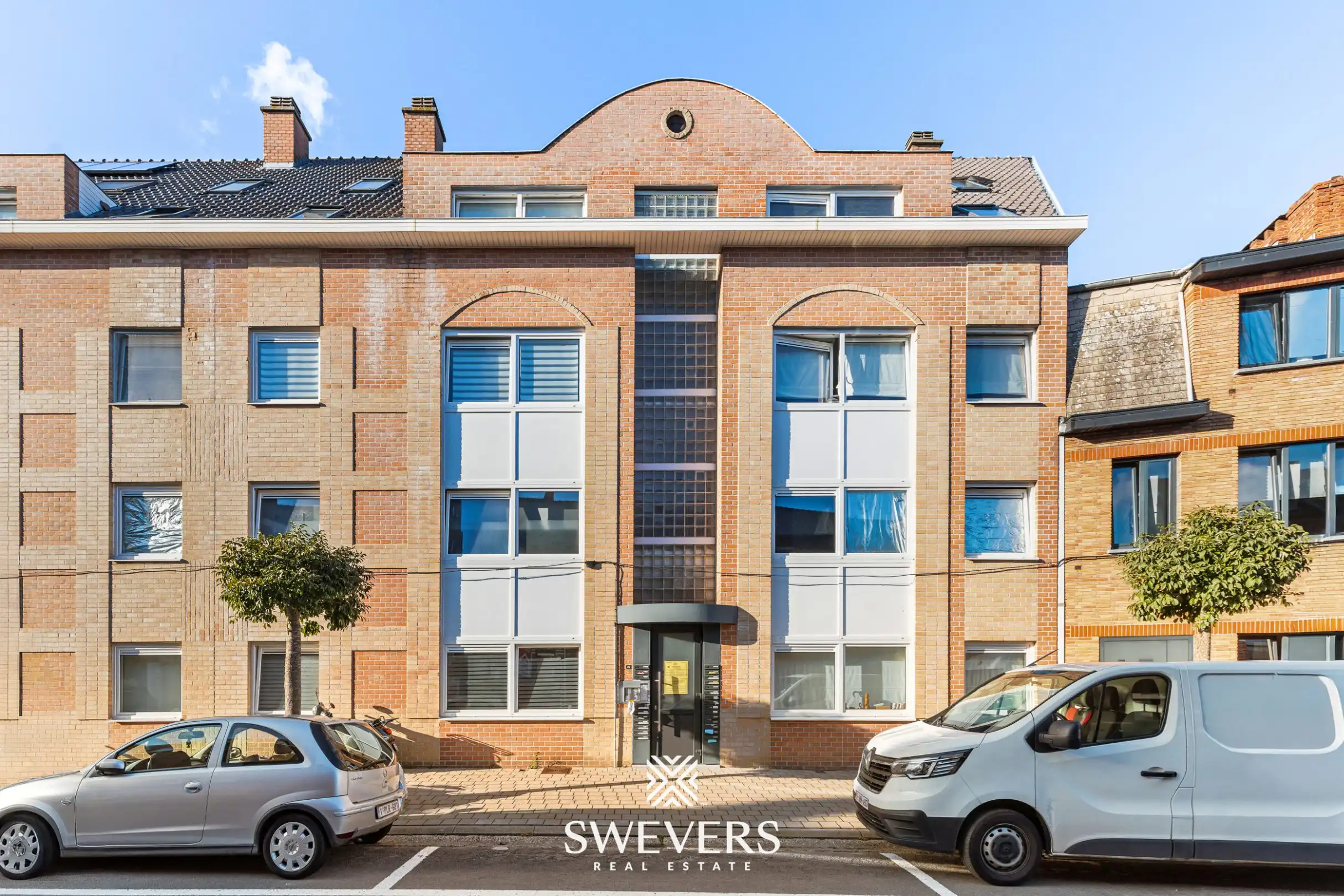Uitstekend gelegen en volledig gerenoveerd appartement met staanplaats foto 14