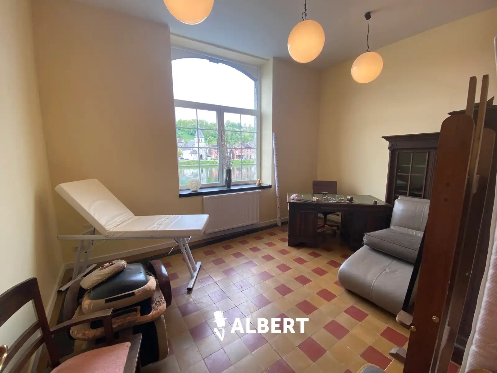 Prachtig gerenoveerde ruime woning (oude school) in Dinant! foto 17