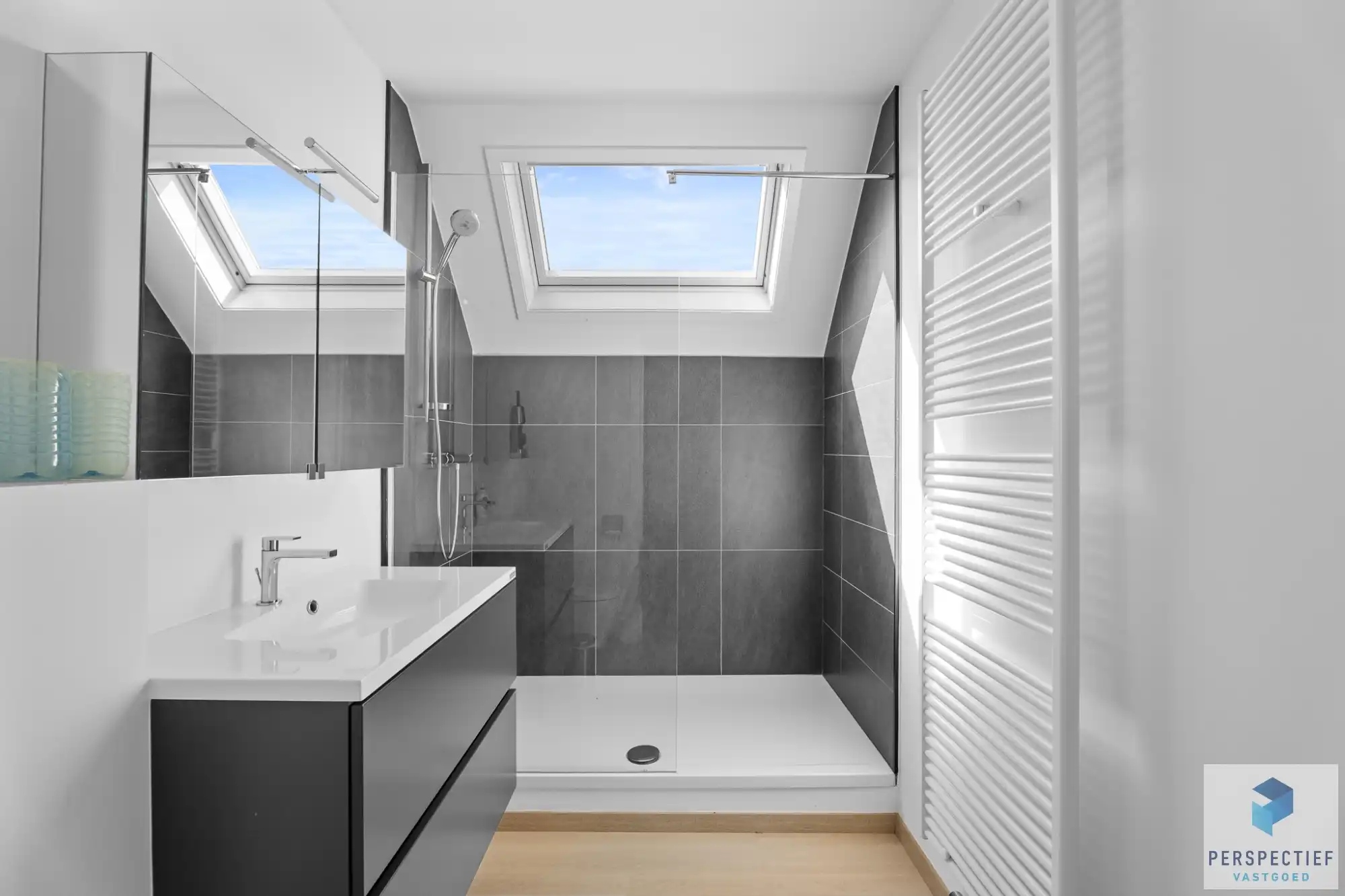 Veelzijdig handelshuis/kantoorgebouw foto 21