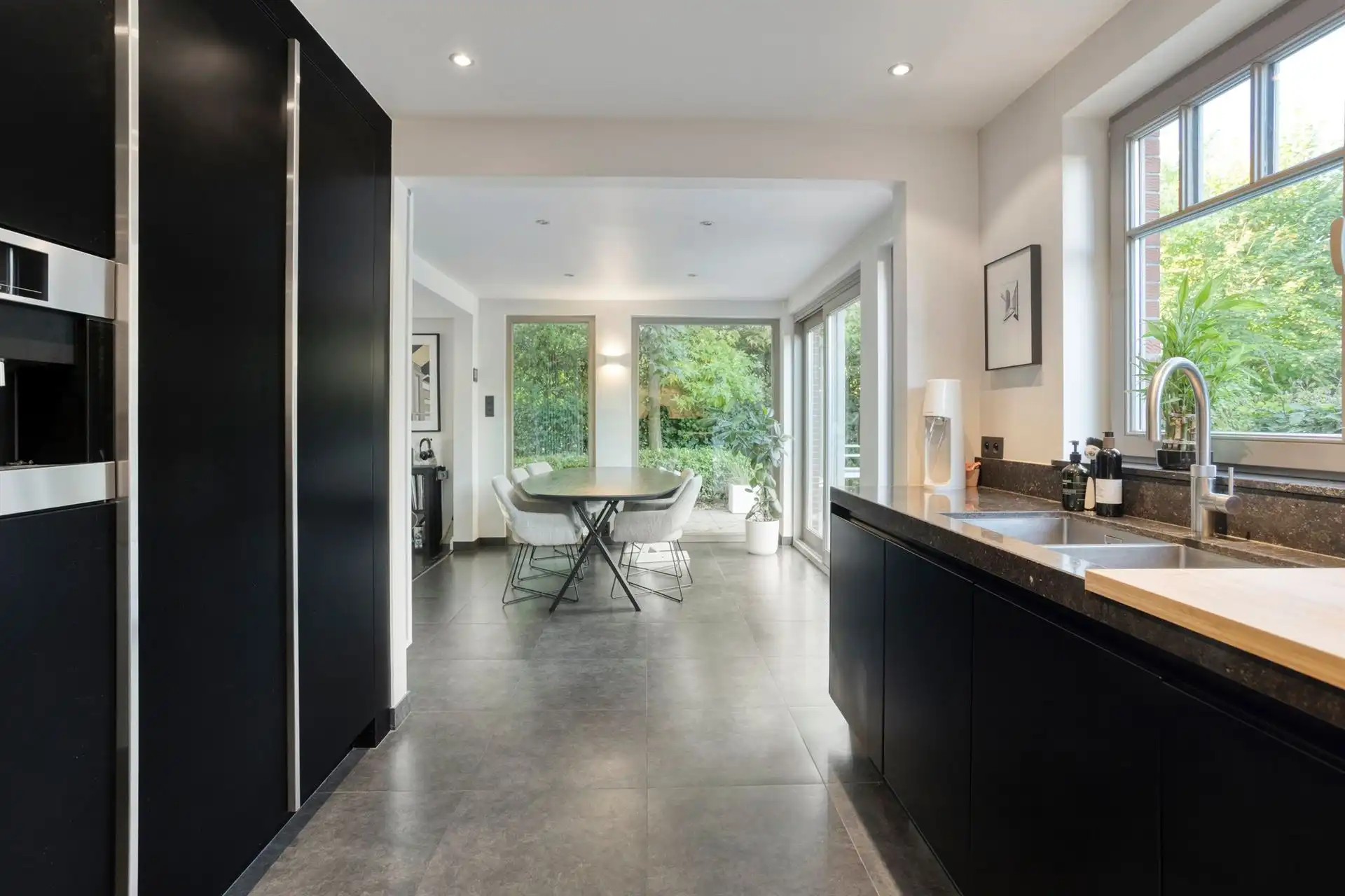 Prachtig gerenoveerde woning op een centrale ligging! foto 12