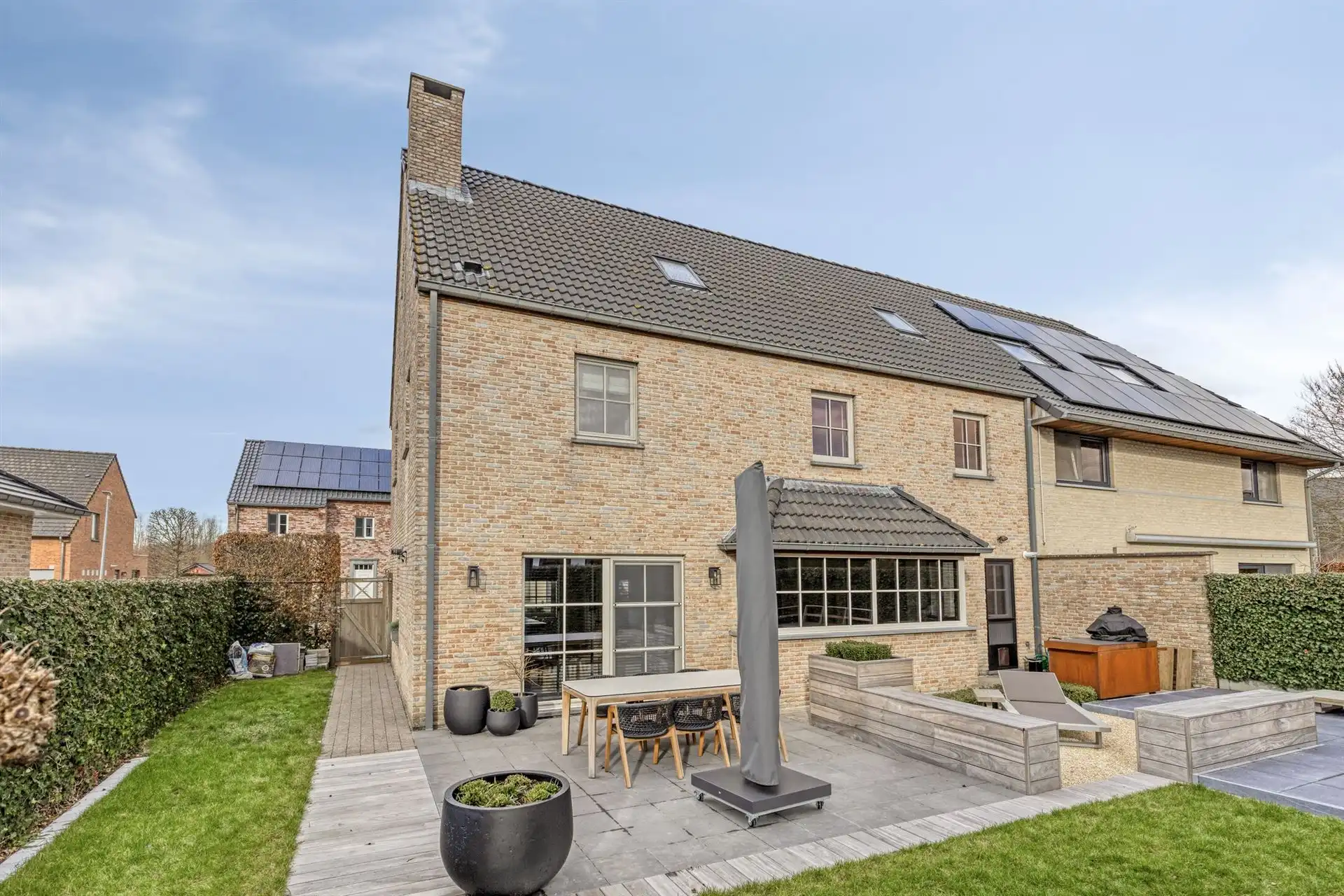 Instapklare woning met 3 slaapkamers, tuin en garage. foto 26