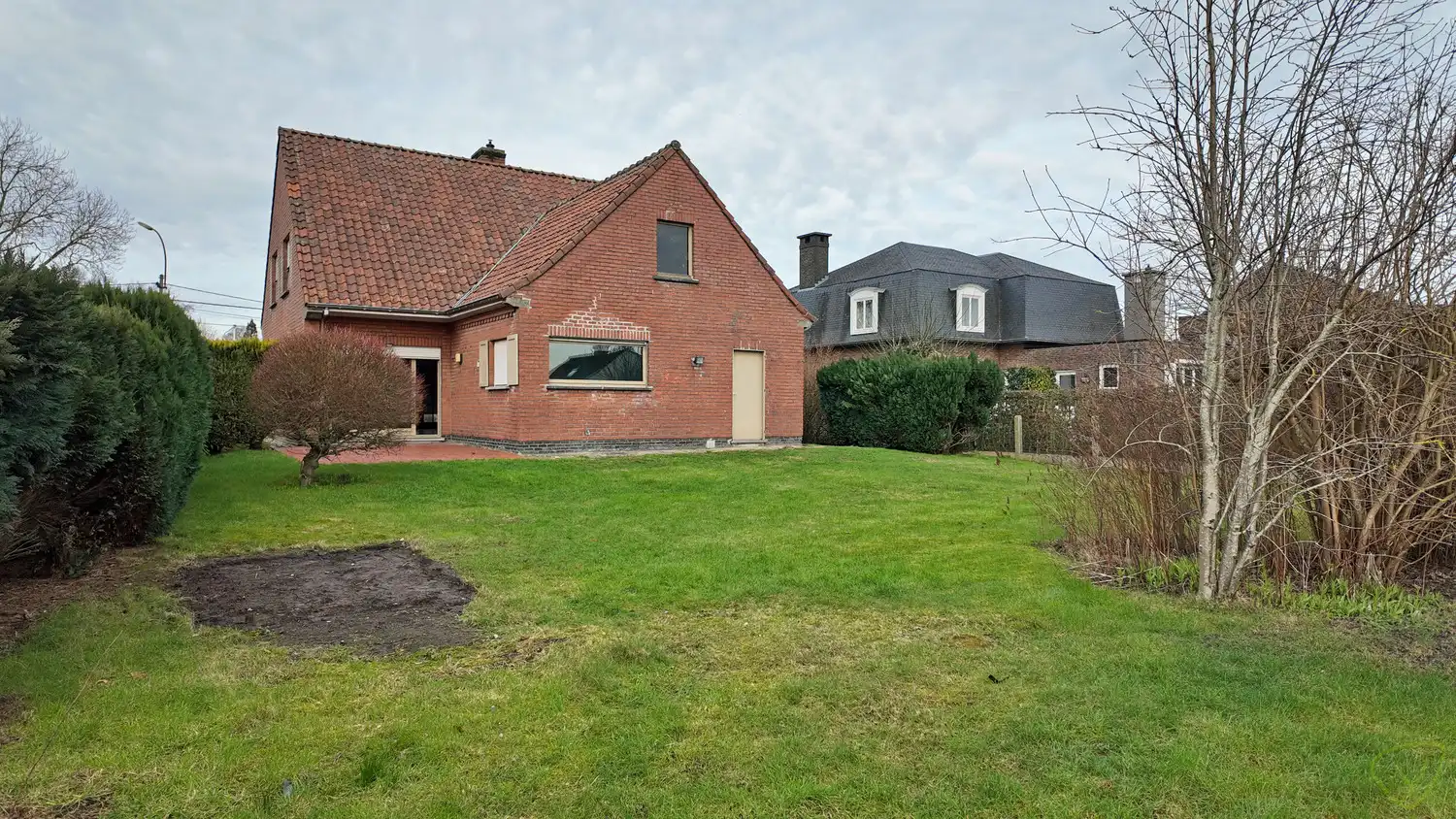 Ruime gezinswoning met grote tuin te huur in Zomergem! foto 14