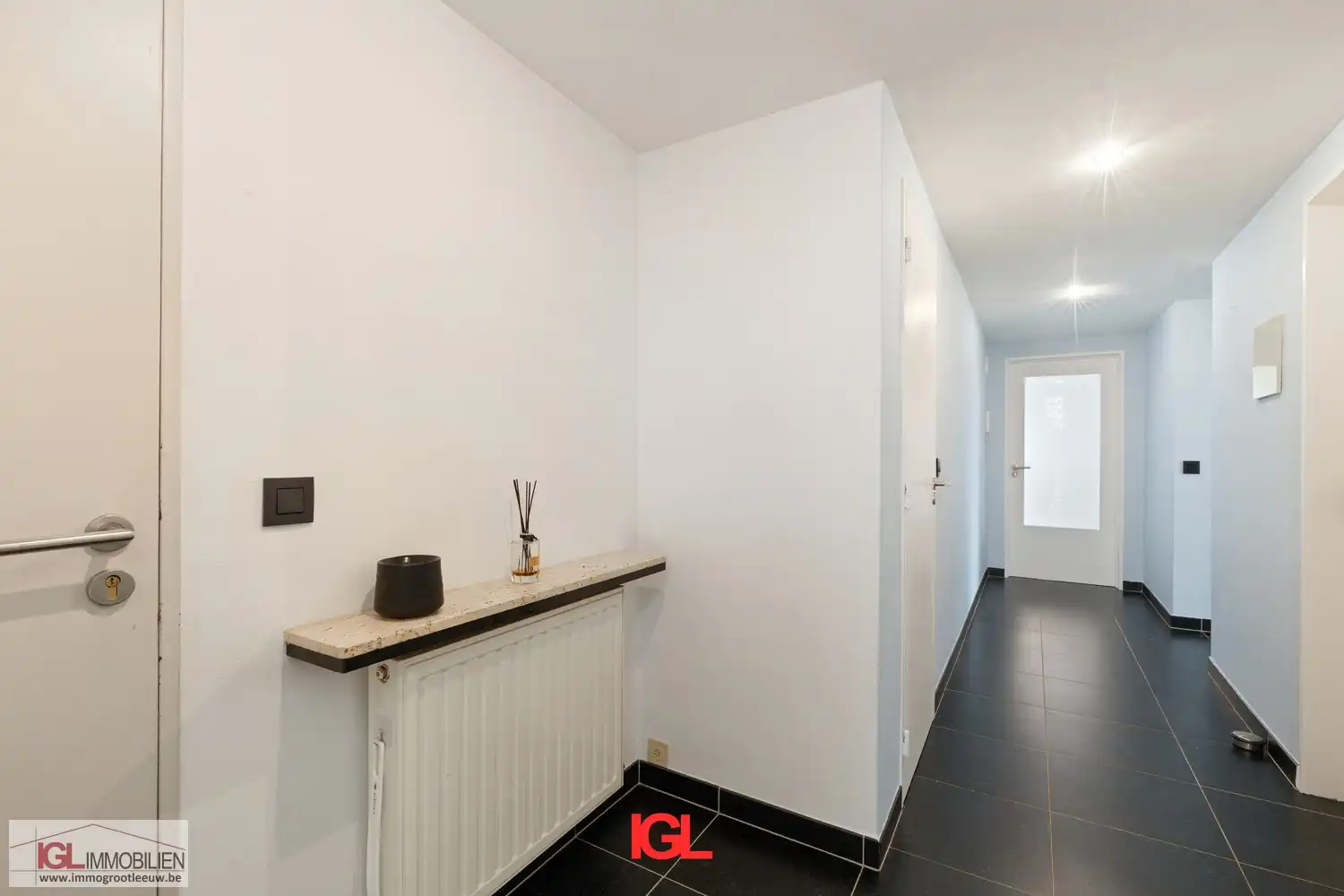 Ruim en licht appartement met 3 slaapkamers, groot terras en garage nabij centrum Sint-Pieters-Leeuw foto 6