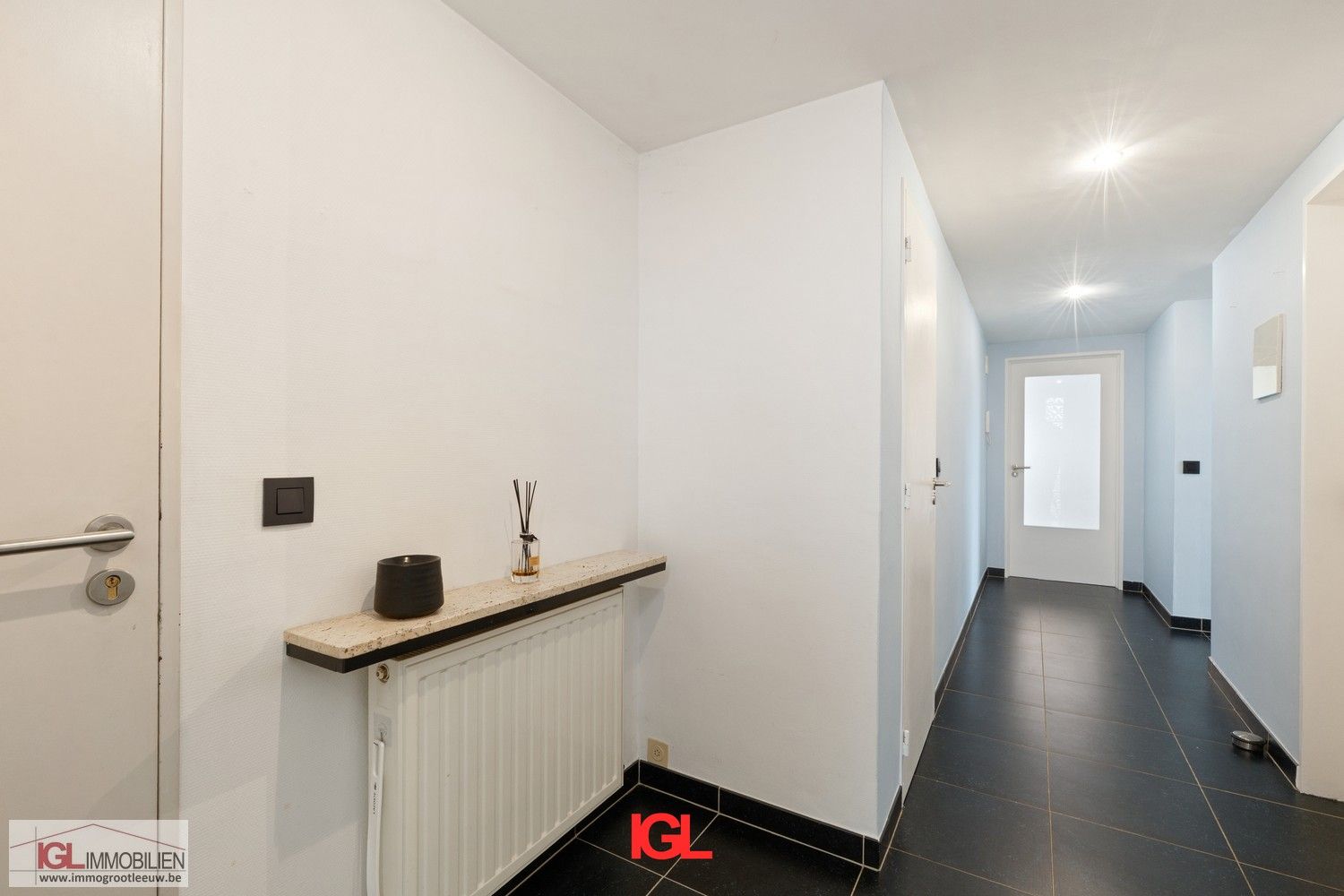 Ruim en licht appartement met 3 slaapkamers, groot terras en garage nabij centrum Sint-Pieters-Leeuw foto 6