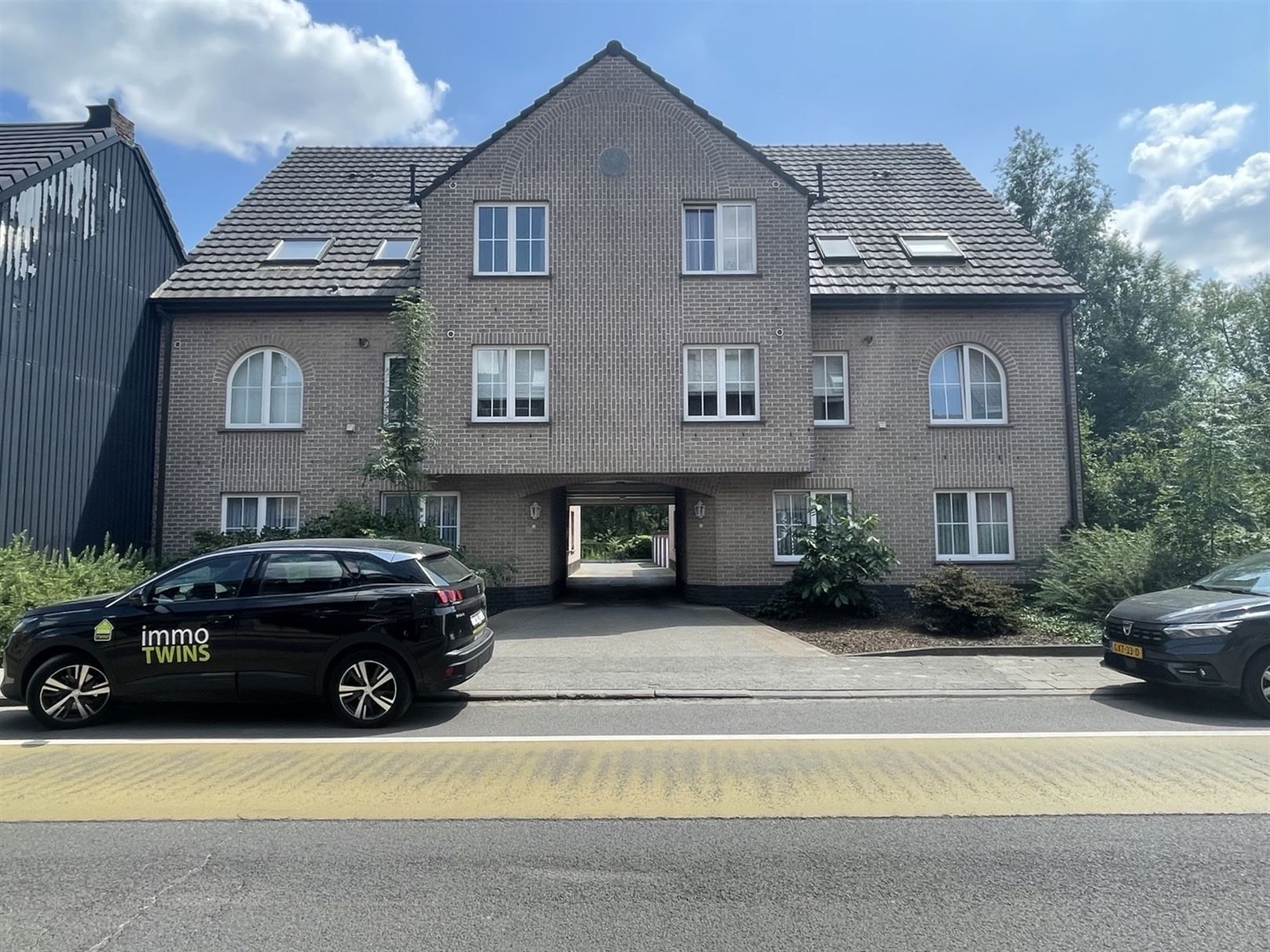 Gelijkvloerse appartement  met afgesloten koer  foto {{pictureIndex}}