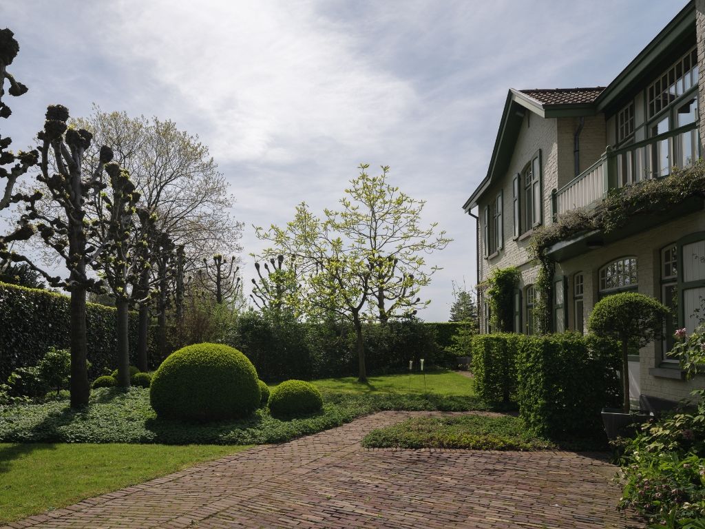 Indrukwekkende villa (bj '93) met zwemvijver en poolhouse (bj '06) op een perceel van 2.740 m2. foto 8