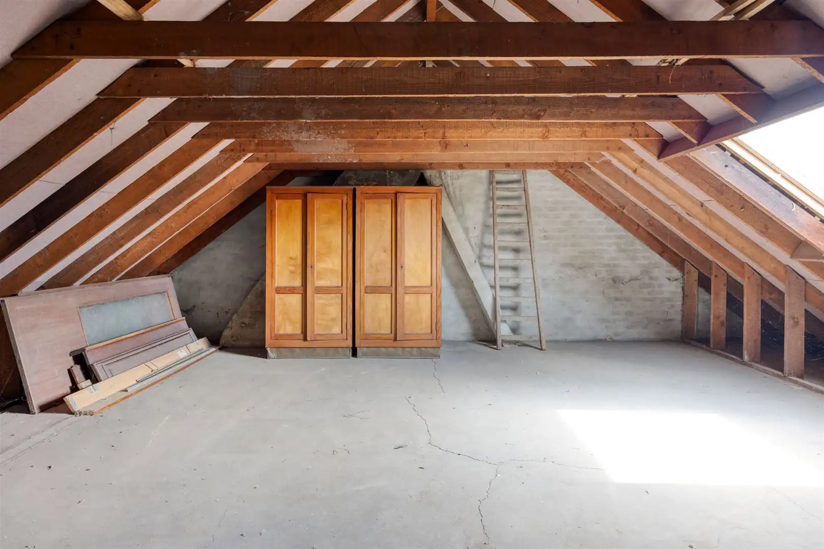 Te renoveren woning met zeer goede structuur en zijtoegang! foto 18