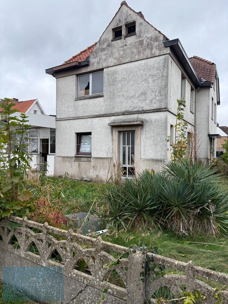 Te koop – Te renoveren halfopen woning met 3 slaapkamers en tuin in Zwartberg (Genk) foto 3