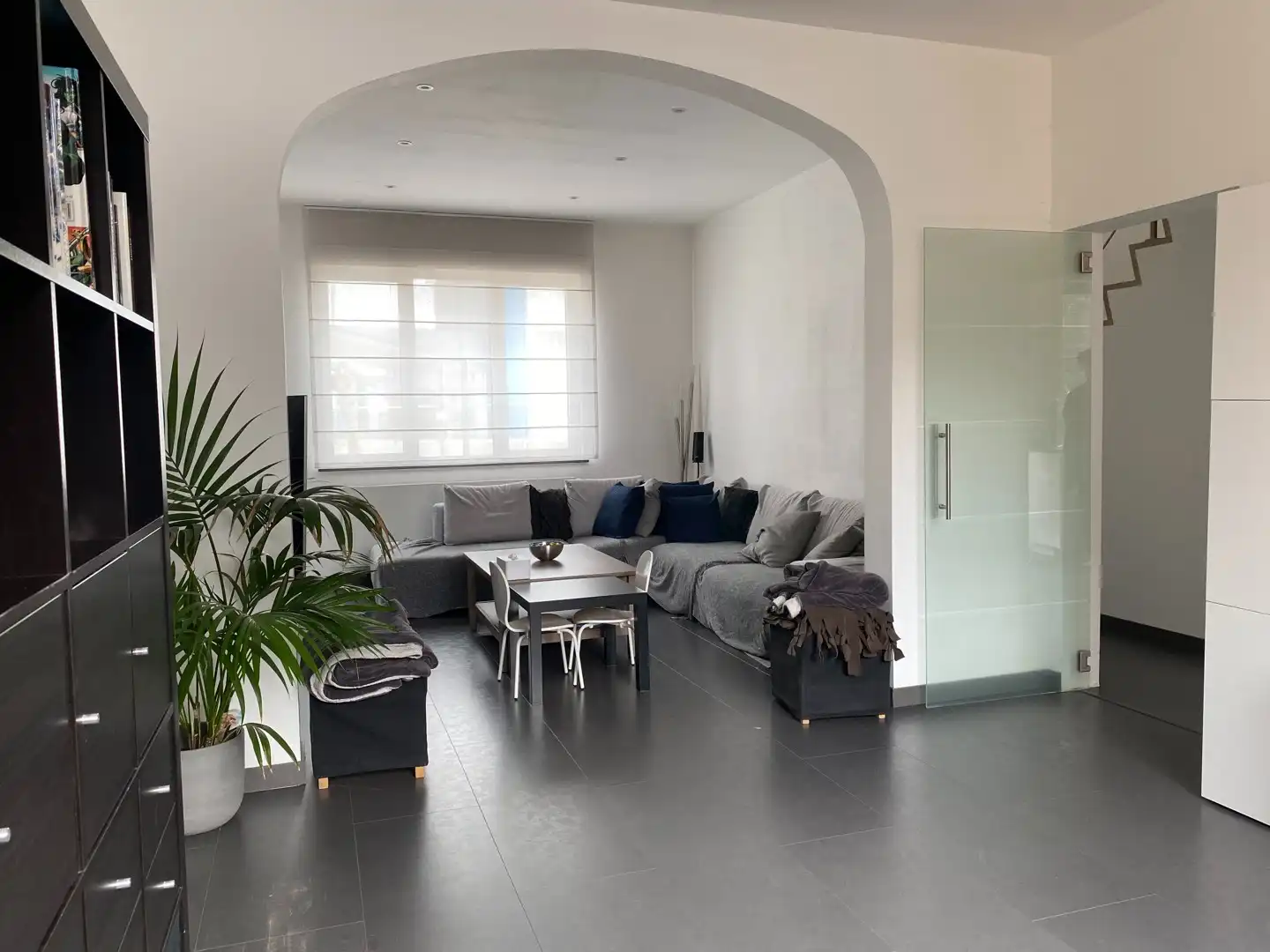 Karaktervolle gerenoveerde woning met garage en tuin foto 2