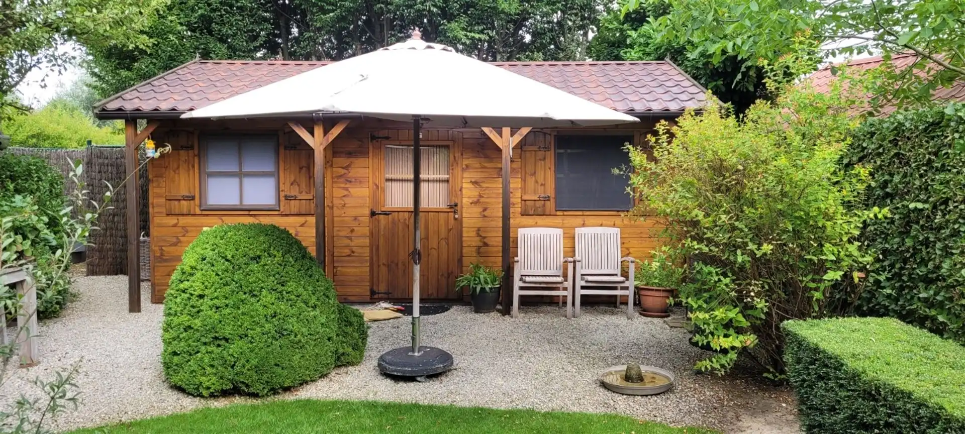 Verzorgde halfopen woning met gezellige tuin en carport foto 12