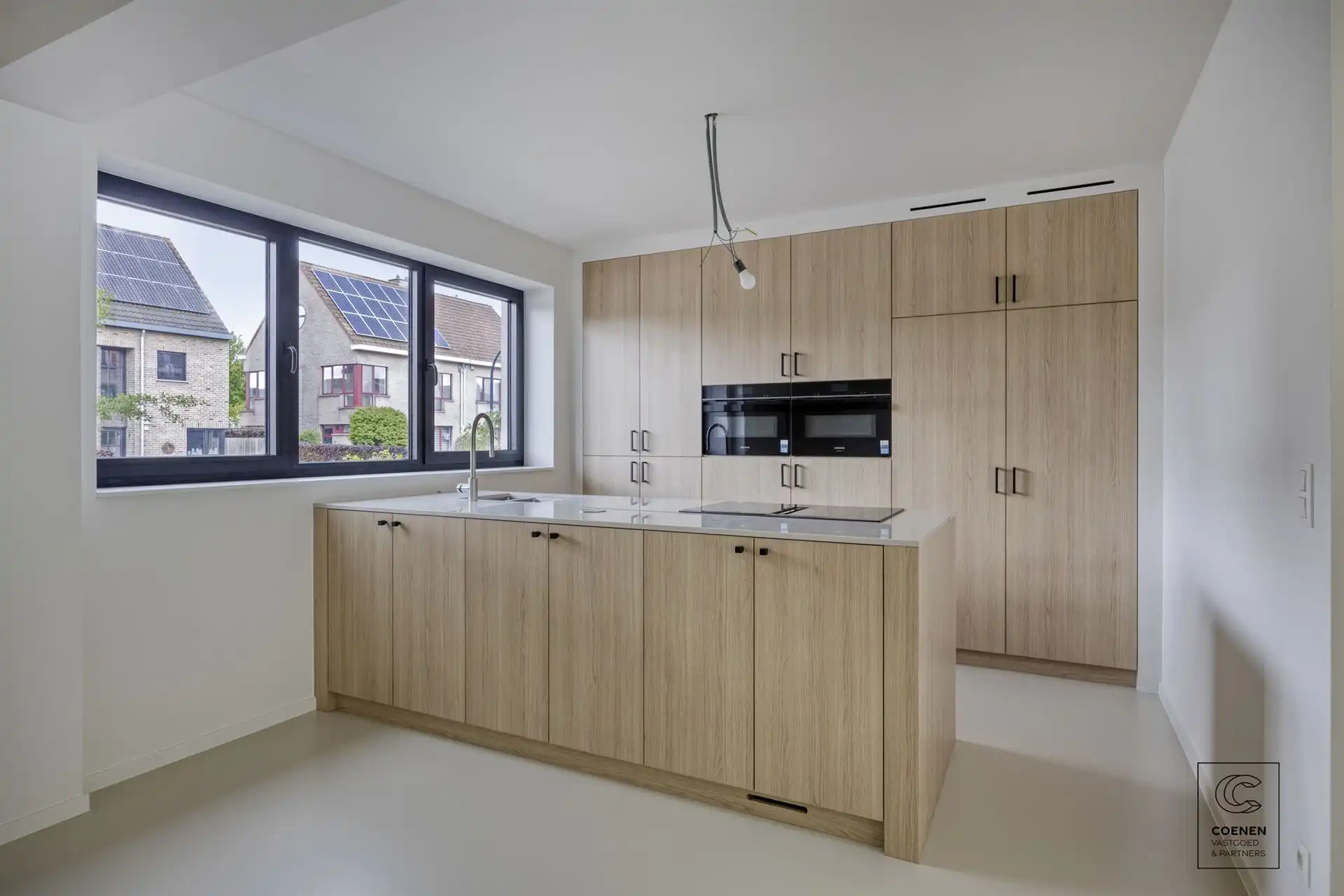 Volledig gerenoveerde woning van 230 m² met 5 slpk's! foto 4