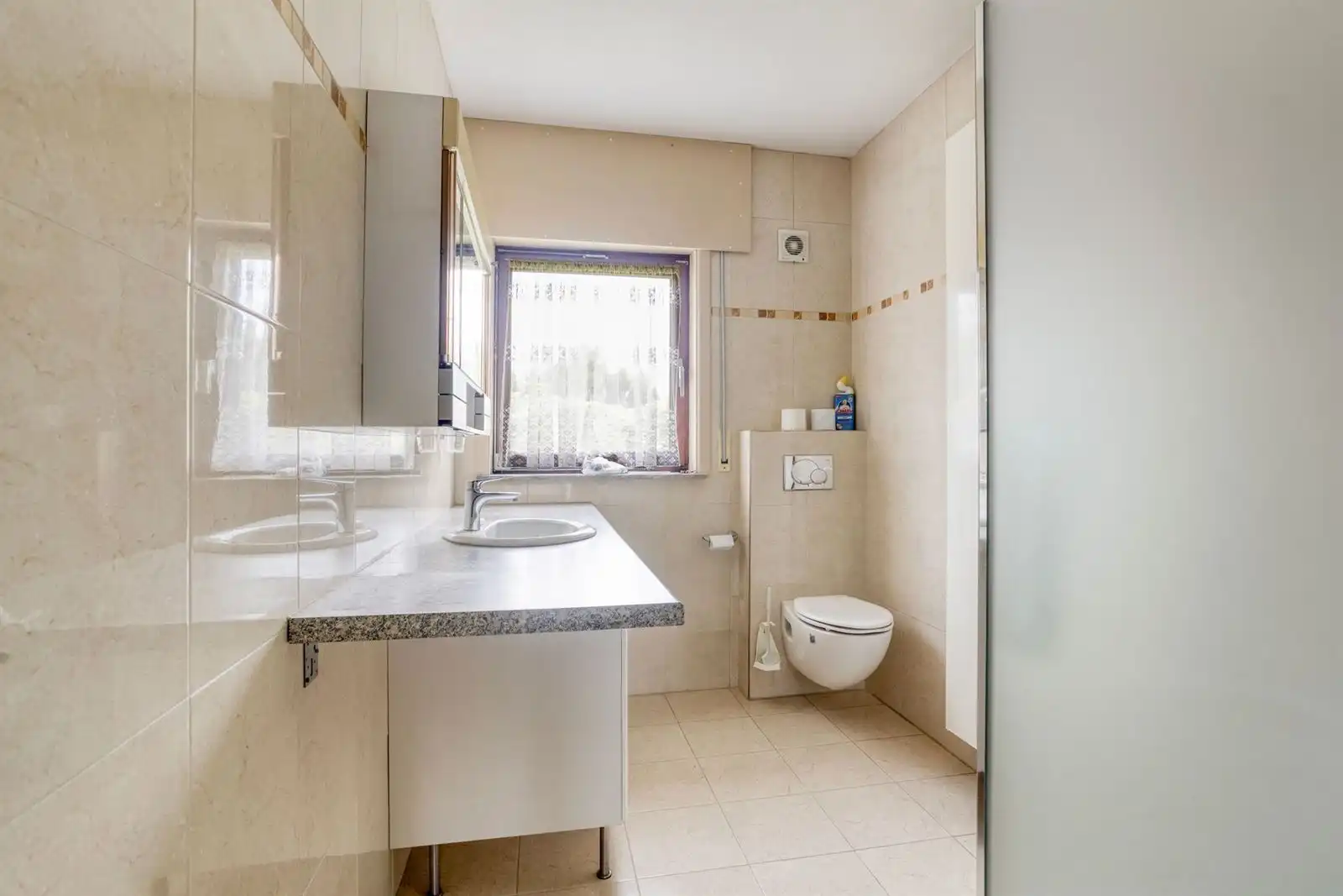Prachtig gelegen bungalow met 3 à 4 slaapkamers op 6a 53ca foto 16