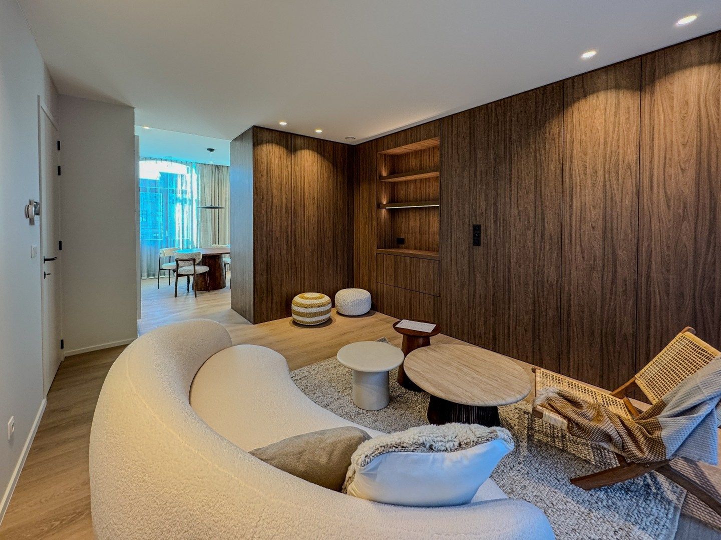 Ruim appartement met 2 slaapkamers en terras in het centrum. foto 3