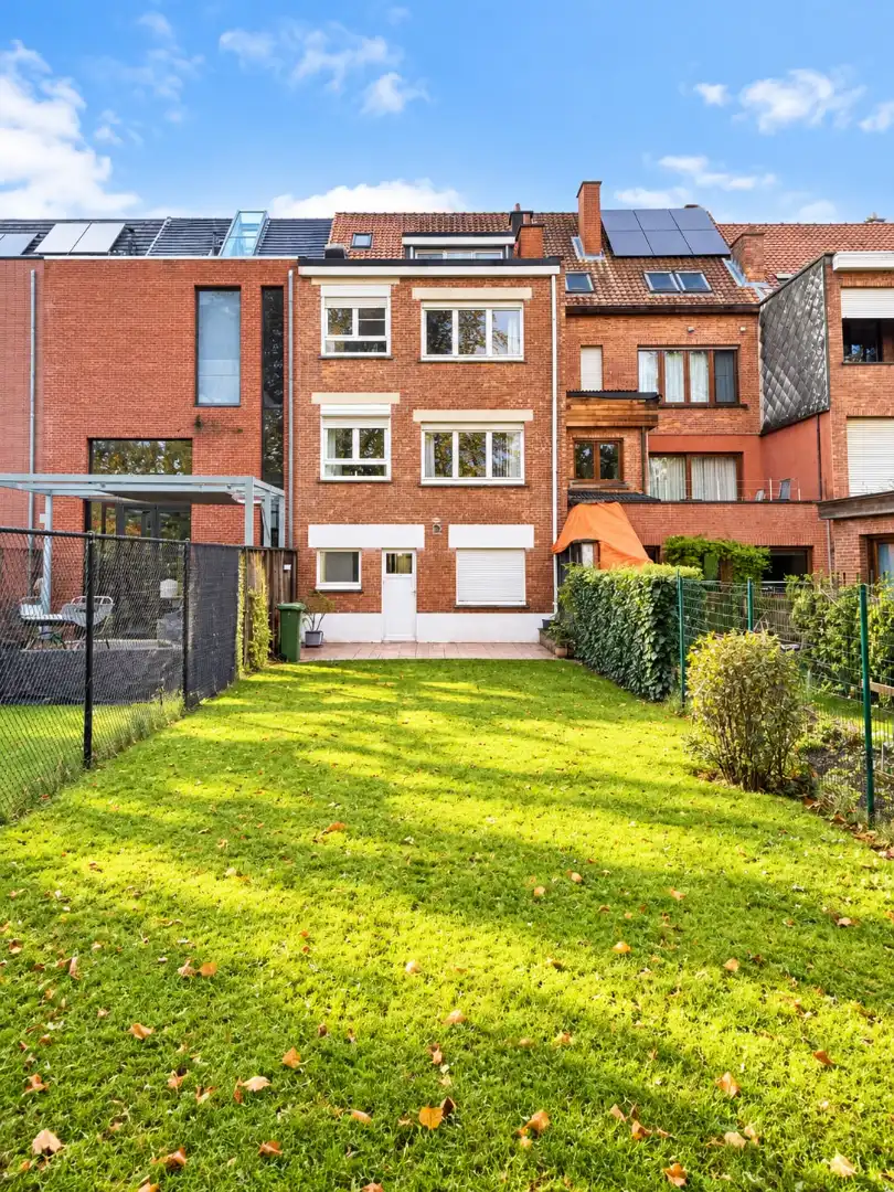 Ruime woning met vijf slaapkamers, grote garage en onderhoudsvriendelijke tuin foto 24