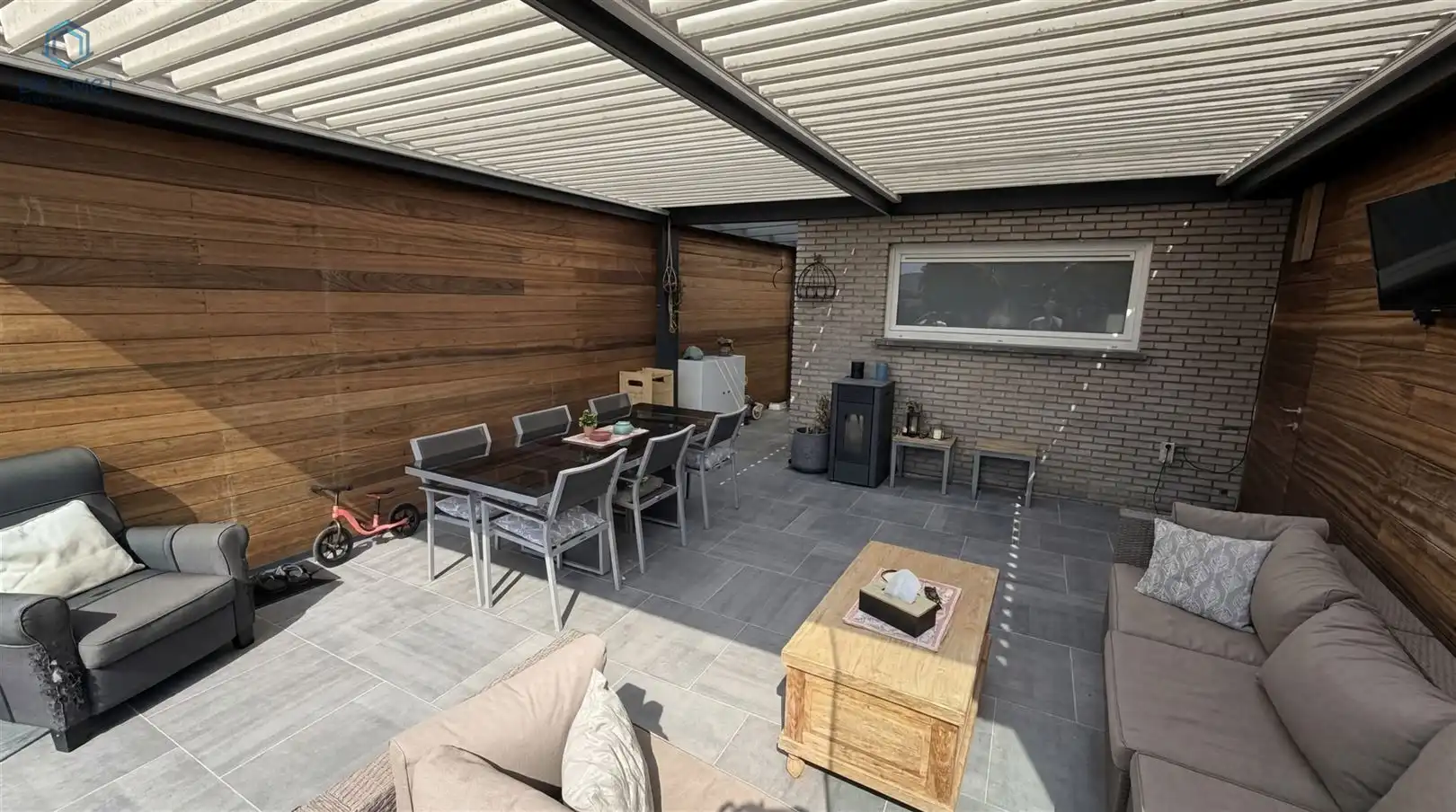 Instapklare gezinswoning met 3 slaapkamers, ruime tuin en private oprit foto 9