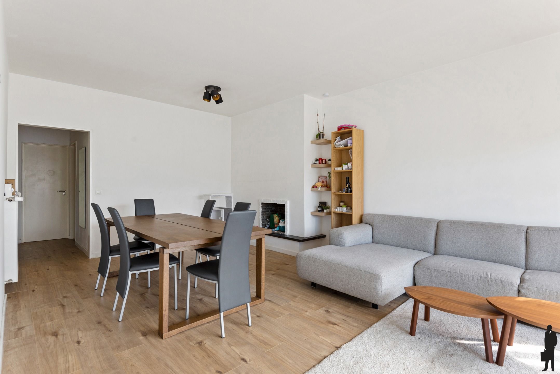 Lichtrijk gerenoveerd appartement met 2 slaapkamers foto 2