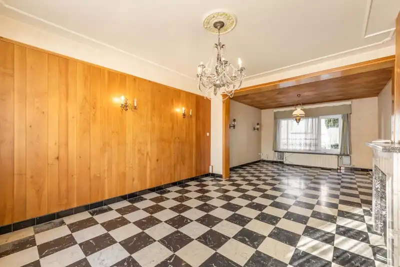 Kloeke te renoveren stadswoning met 4 slaapkamers, inpandige garage in centrum Kortrijk TE KOOP foto 6
