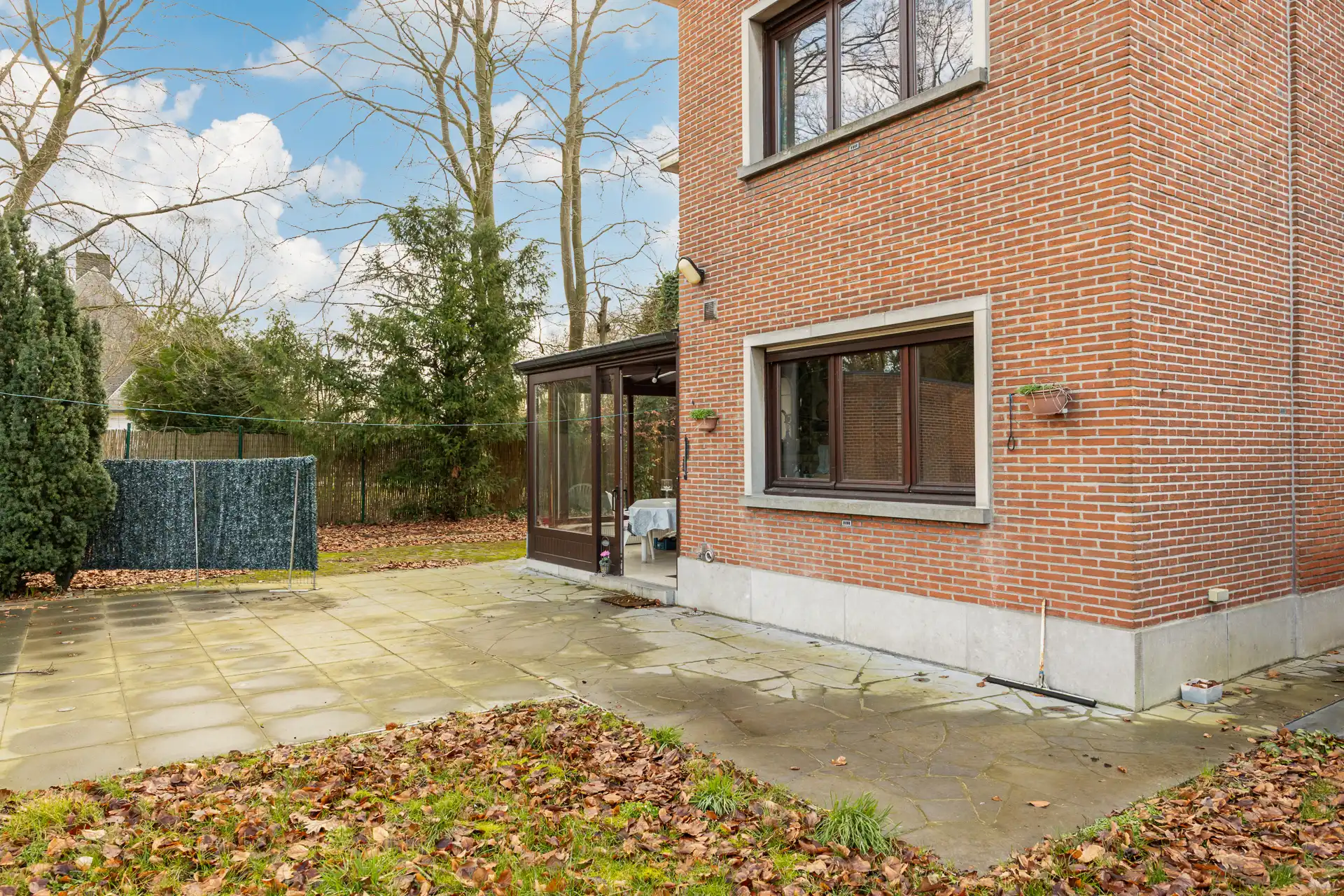 Ruime villa met garage en zwembad + bouwgrond + 2 magazijnen foto 27