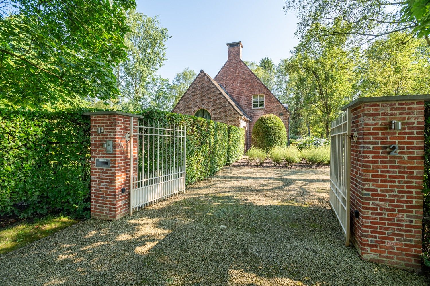 Prachtige tijdloze villa op een aangenaam en zongericht perceel van 2.394 m² te Schilde. foto 43