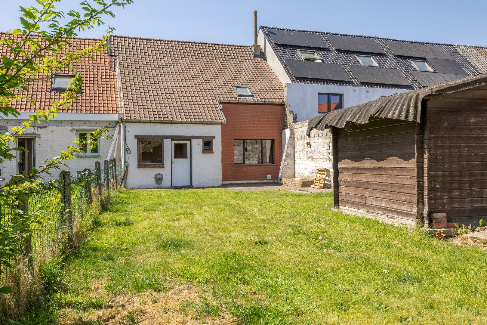 Te renoveren woning met uitweg en garage  foto 16