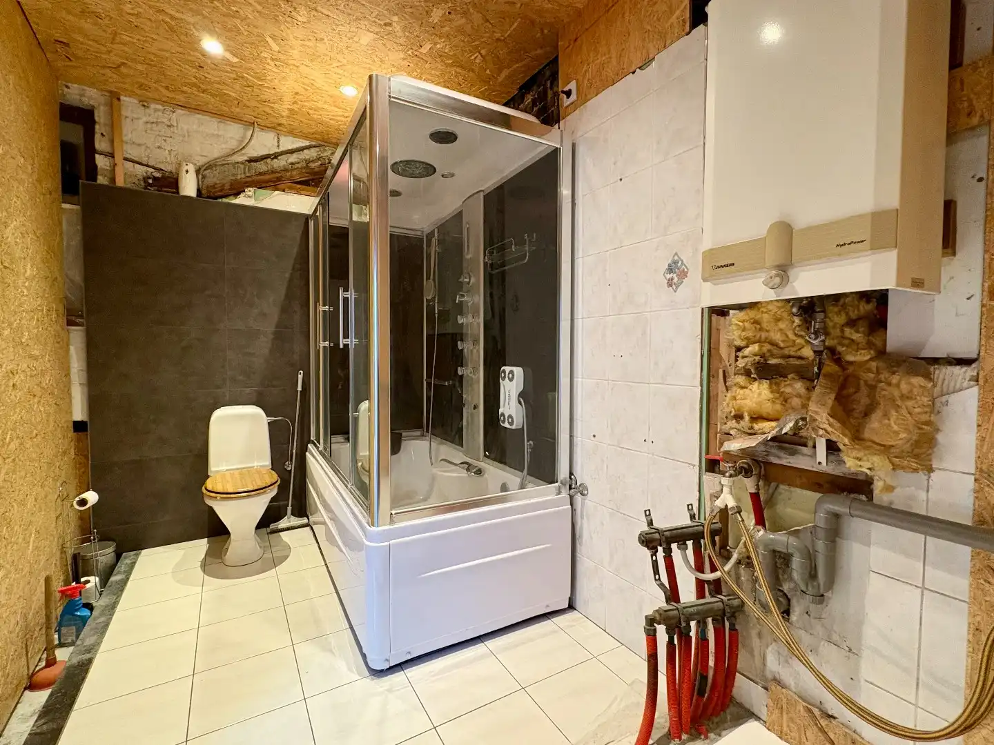 Starterswoning te koop in Heule met conforme elektriciteit foto 9