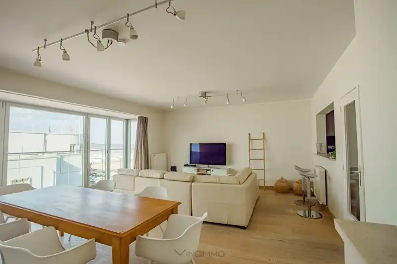 Ruim en gemeubeld appartement met 3 slaapkamers en zeezicht! foto 3