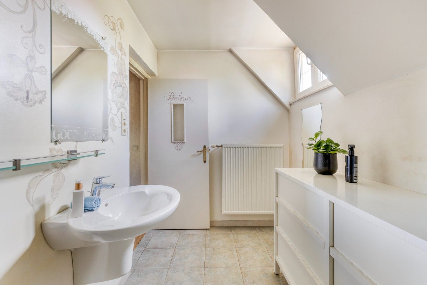 Charmante gezinswoning met drie slaapkamers en prachtige tuin in Dilsen-Stokkem foto 29
