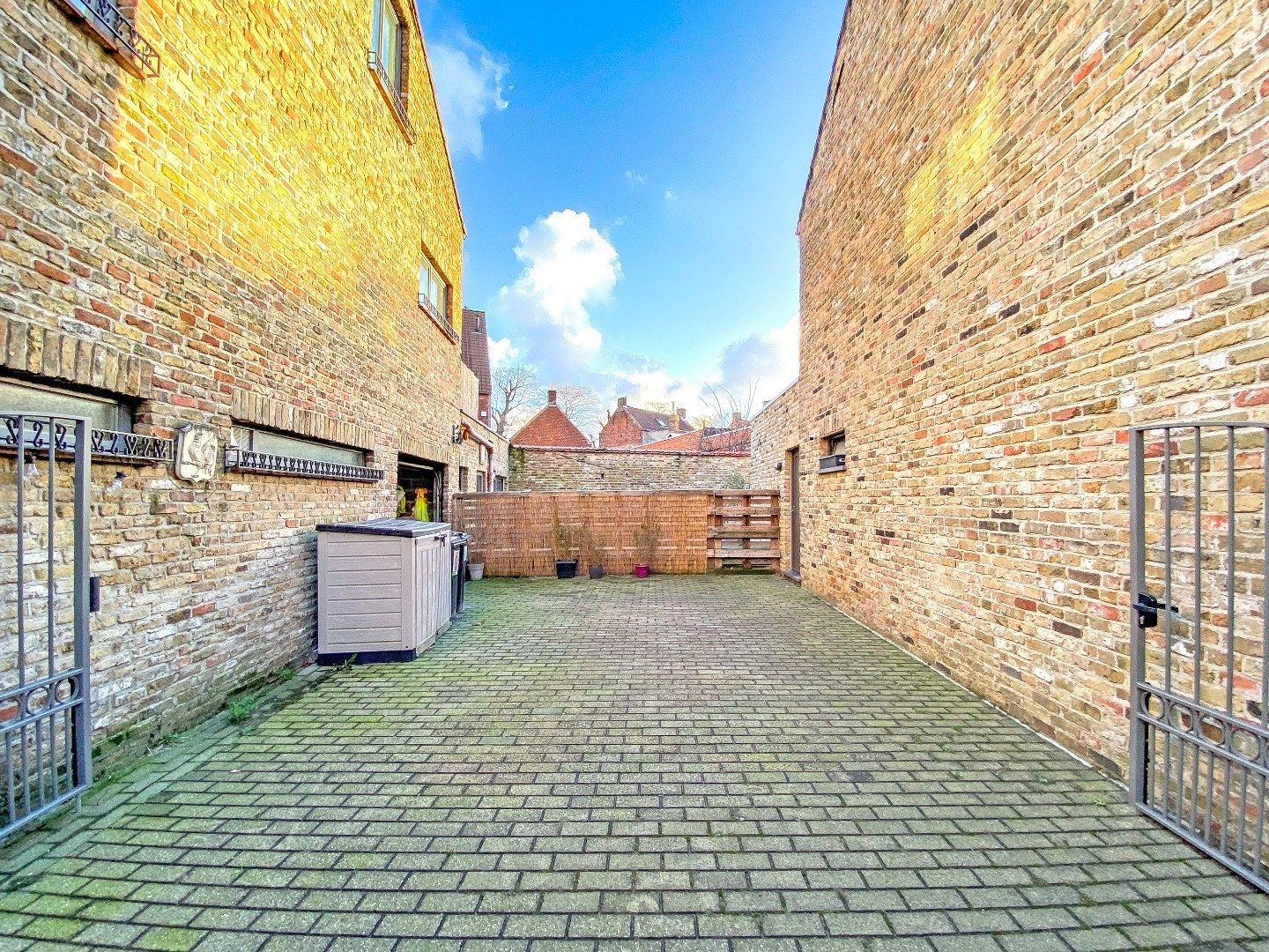 Ruime half open bebouwing te centrum Veurne! foto 14