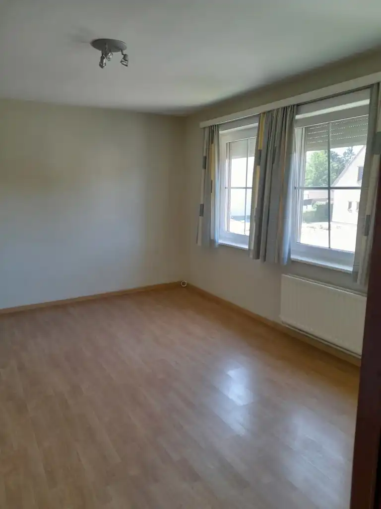 Halfopen bebouwing met 2 slpks, veranda en tuin foto 10