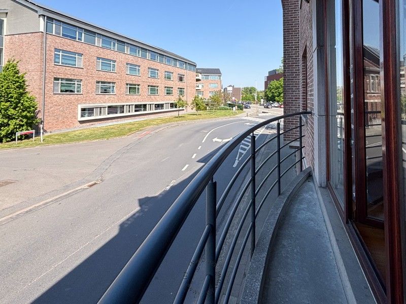 Instapklaar en lichtrijk appartement met staanplaats nabij centrum Beveren foto 16
