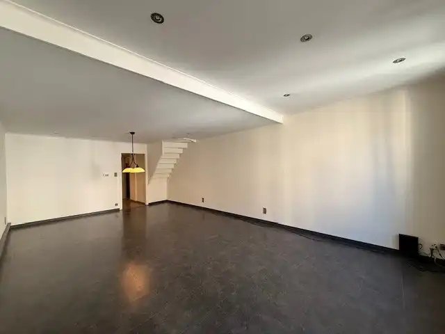 Duplex appartement met 2 slaapkamers en dakterras in het centrum van Maaseik.  foto 9