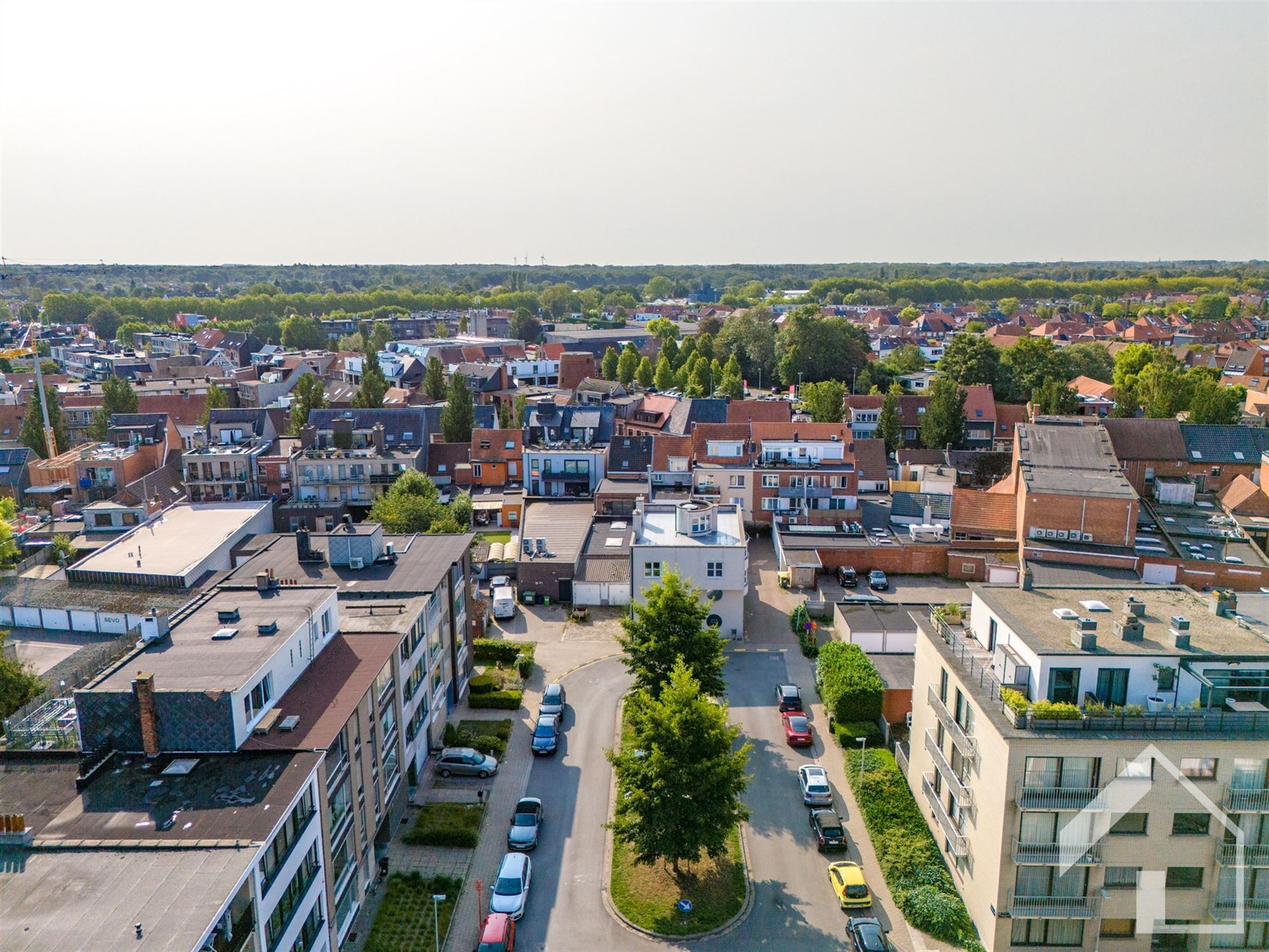 Ruim op te frissen 3-slaapkamerappartement met garage  foto 16