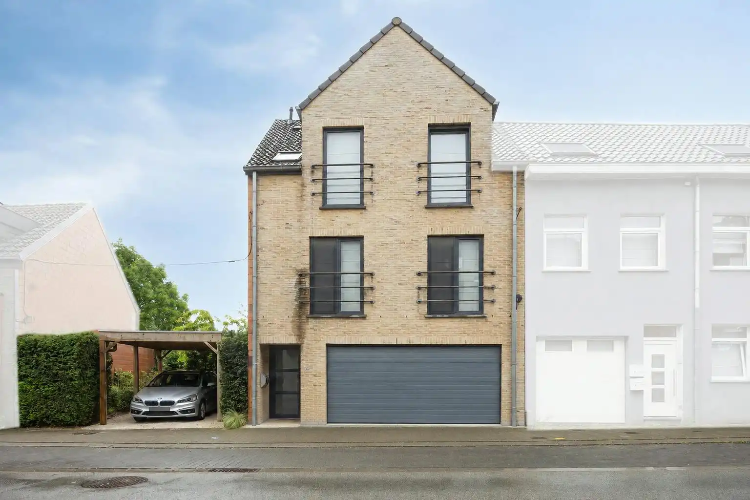 Ruim duplexappartement met garage op toplocatie in Strombeek-Bever foto {{pictureIndex}}
