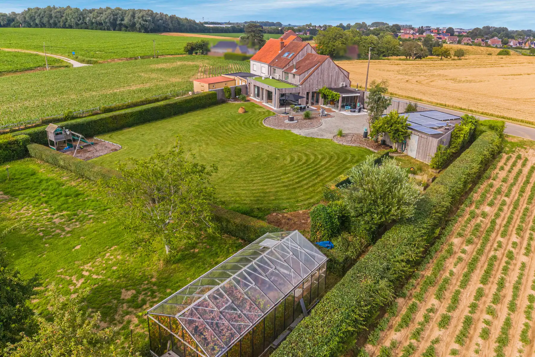 Unieke eigendom op 36a met 5 slaapkamers  foto {{pictureIndex}}