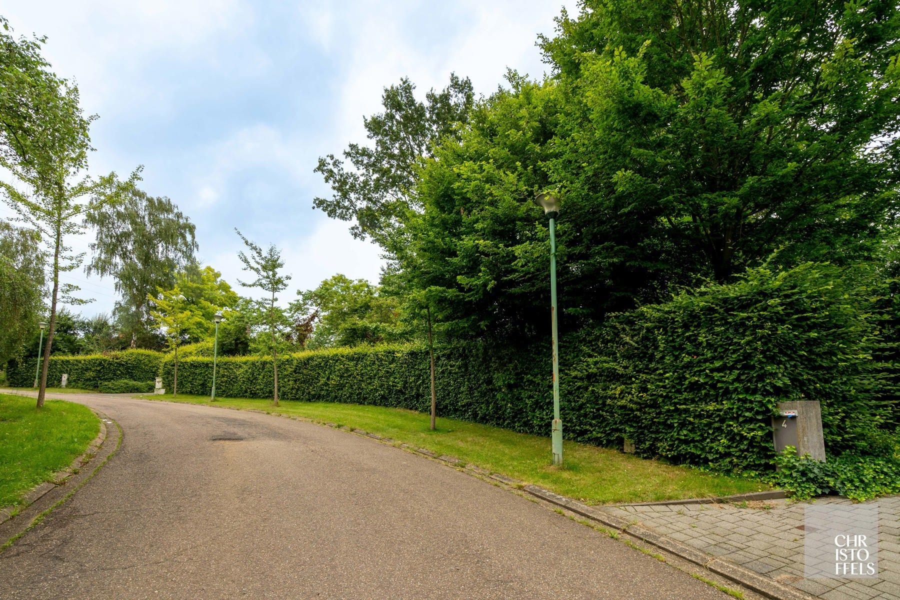 Bouwgrond voor open bebouwing op een perceel van 1.369m²!  foto 2