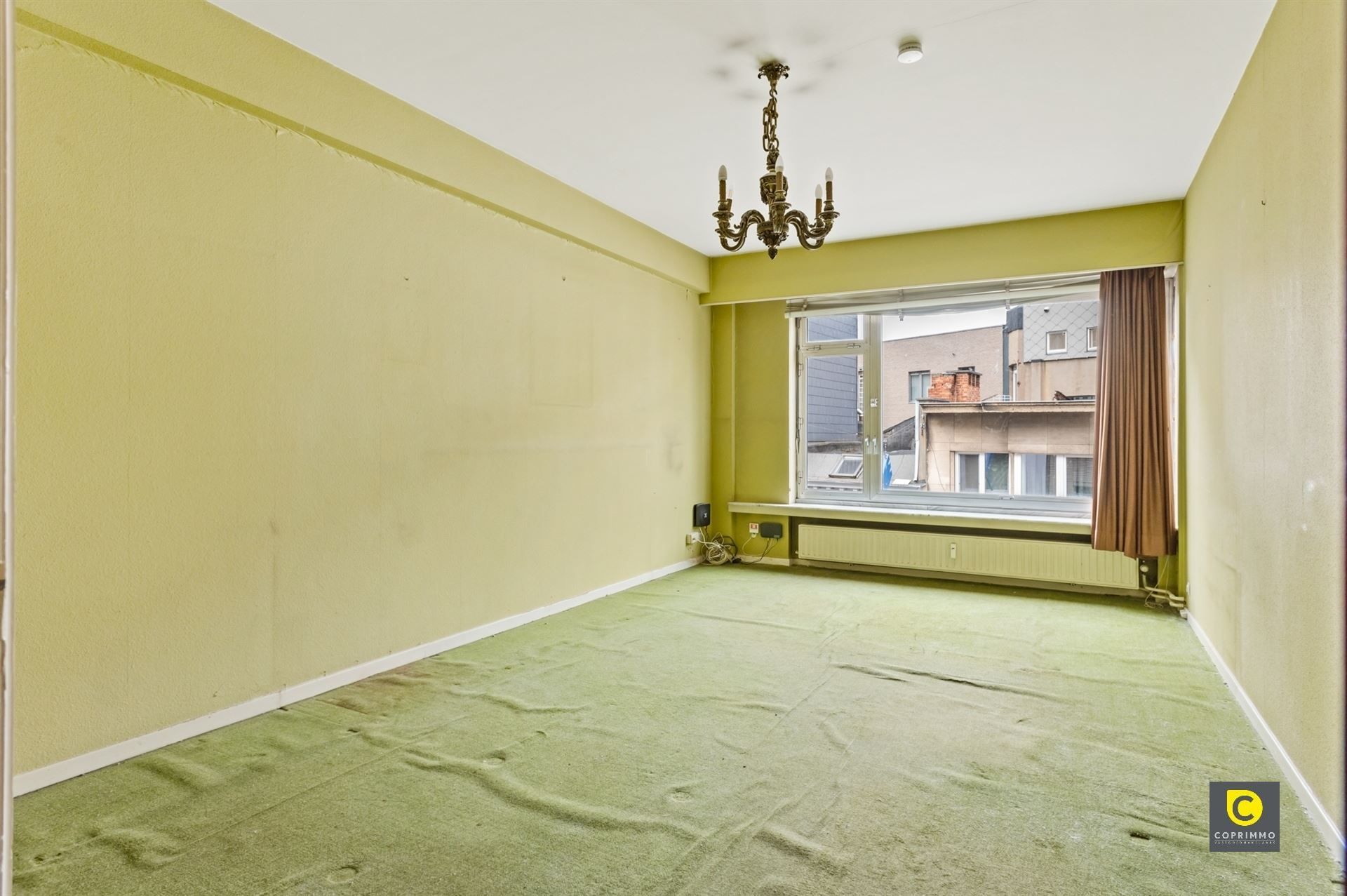 Te renoveren appartement op toplocatie! foto {{pictureIndex}}
