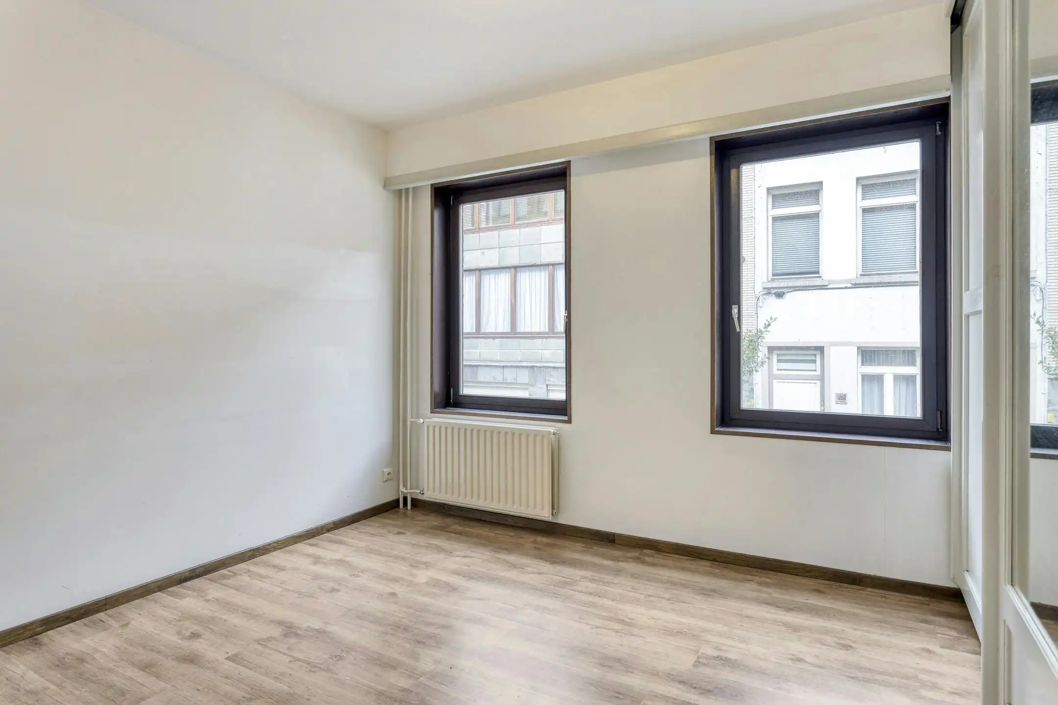 Opbrengsteigendom met garage en 3 appartementen te koop foto 8