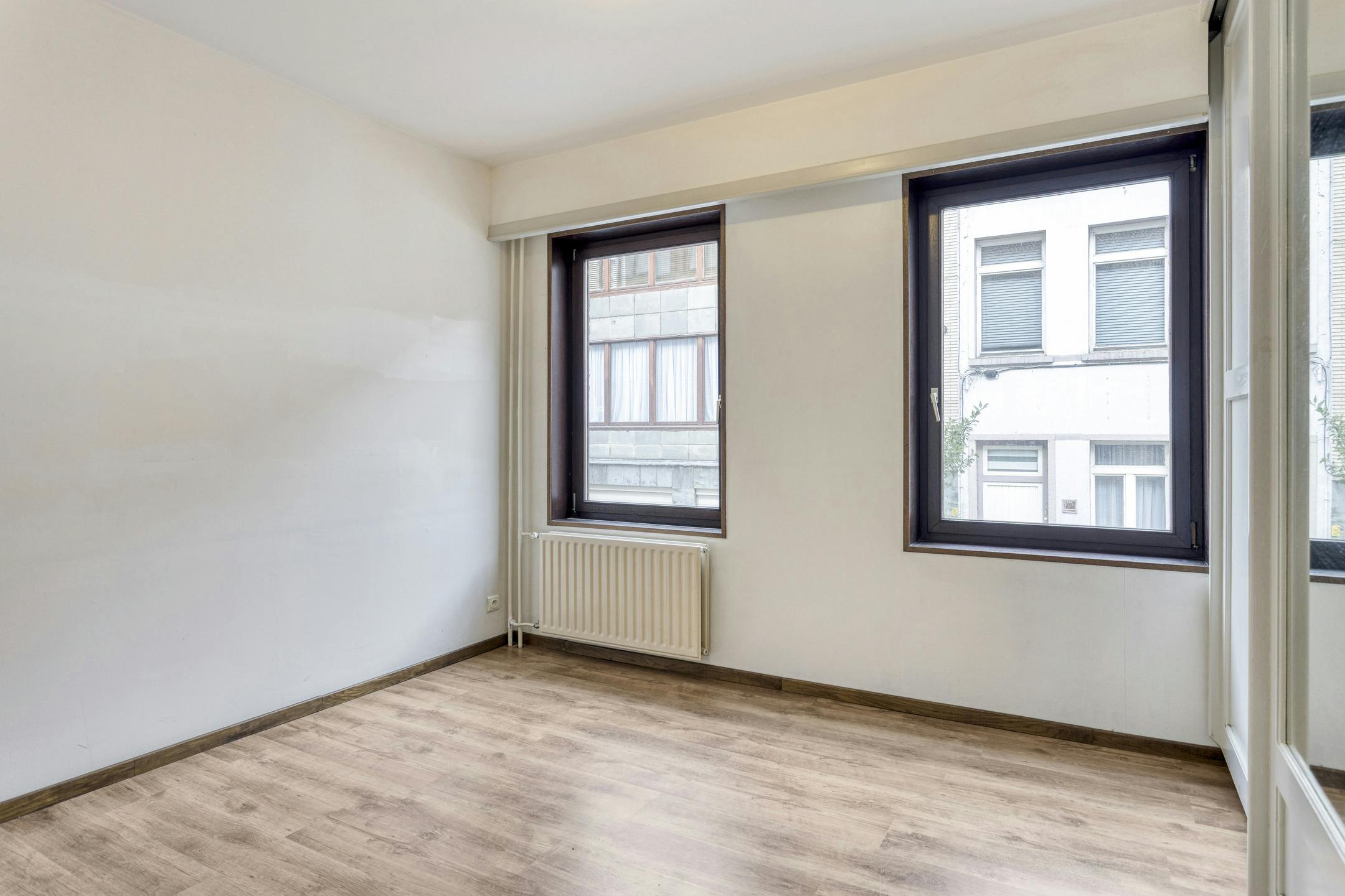 Opbrengsteigendom met garage en 3 appartementen te koop foto 8