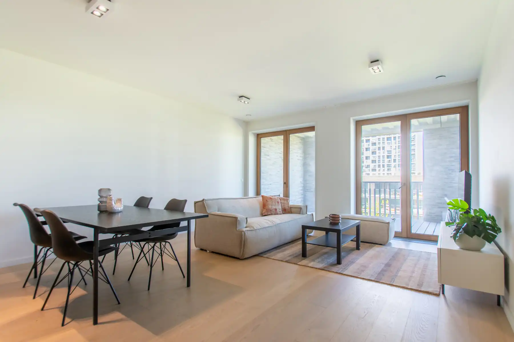 Prachtige 1 slaapkamer appartement met parkzicht foto 3