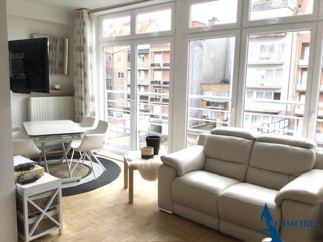 Hedendaagse , cosy  studio op de Leopoldlaan te Knokke. foto 2