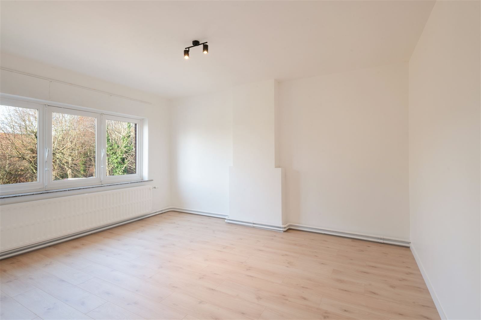 Gerenoveerde 3gevel woning met 4 slaapkamers foto 13