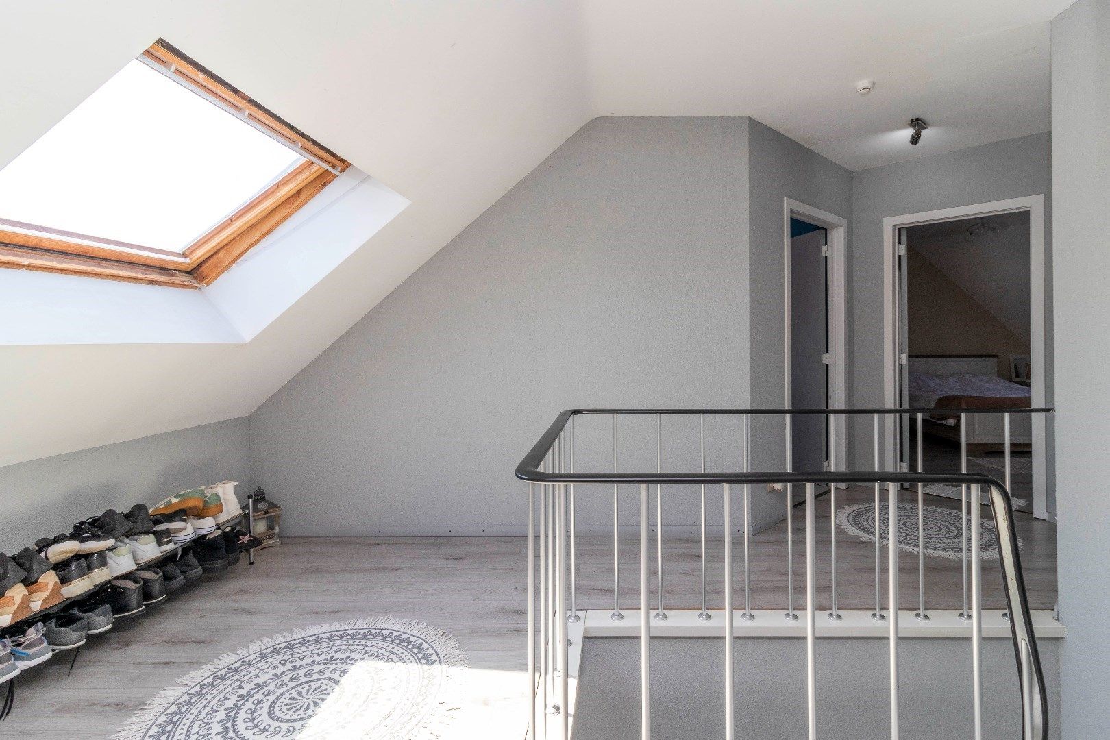 Ruim duplexappartement met gelijkvloerse handelsruimte foto 15