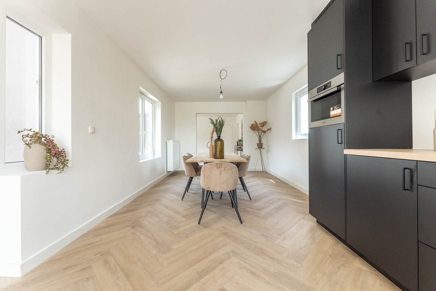 Volledig gerenoveerde woning op een perceel van 1670m² met een open zicht over de weiland nabij de Nederlandse grens foto 24