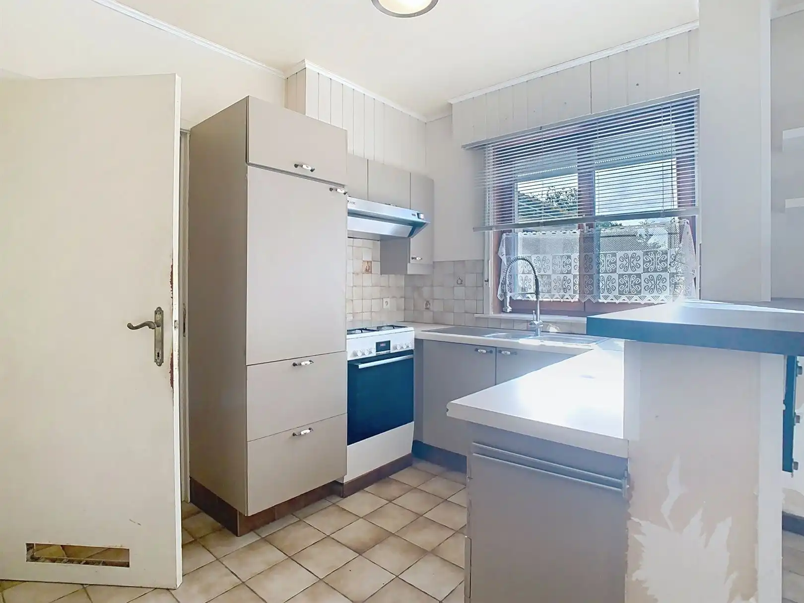karaktervolle woning met 4 slaapkamers, grote garage en tuin! foto 7