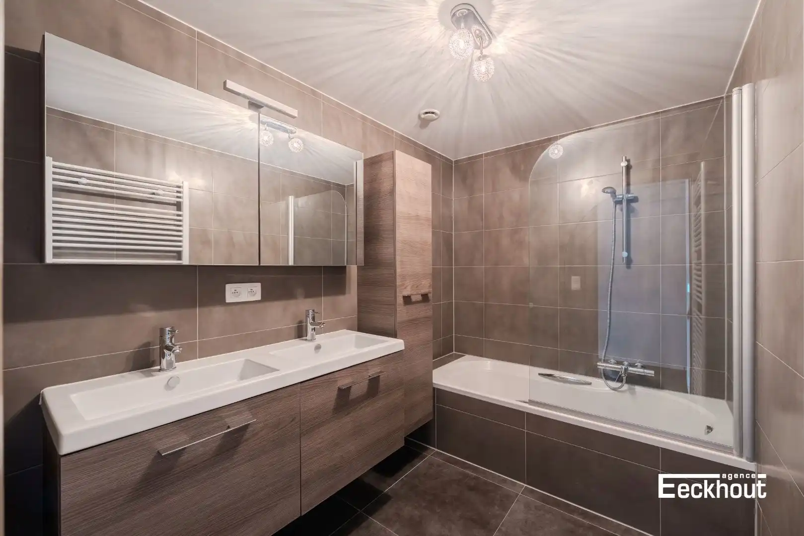 Instapklaar & modern appartement met zonneterras en garagebox! foto 9