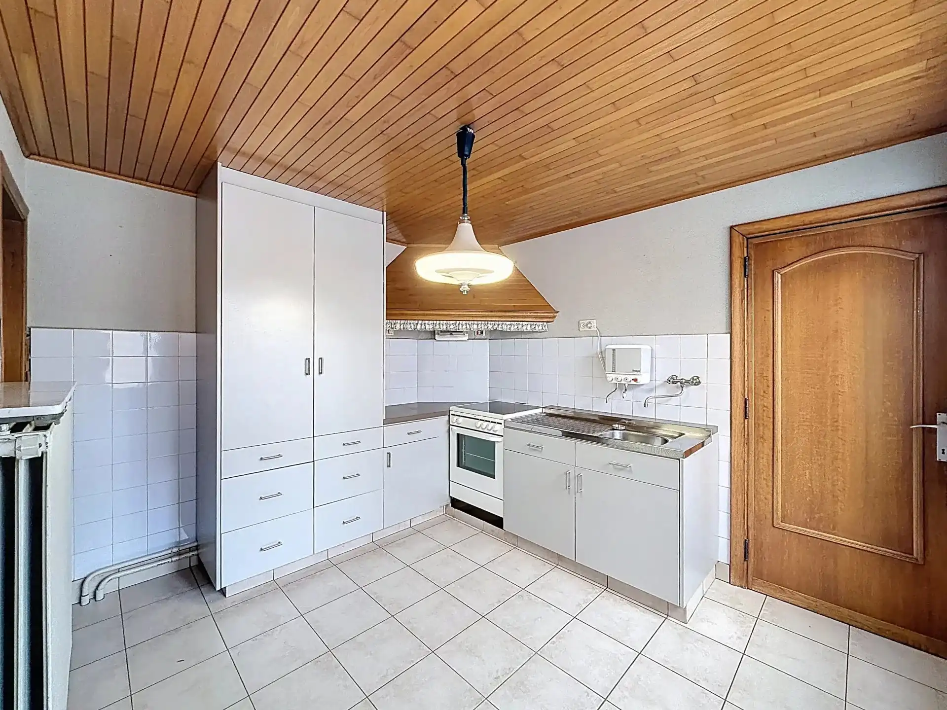 Halfopen bebouwing met 3 slaapkamers en een ruime tuin. foto 8